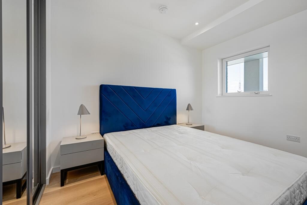 Flat 42 Resona Ho...