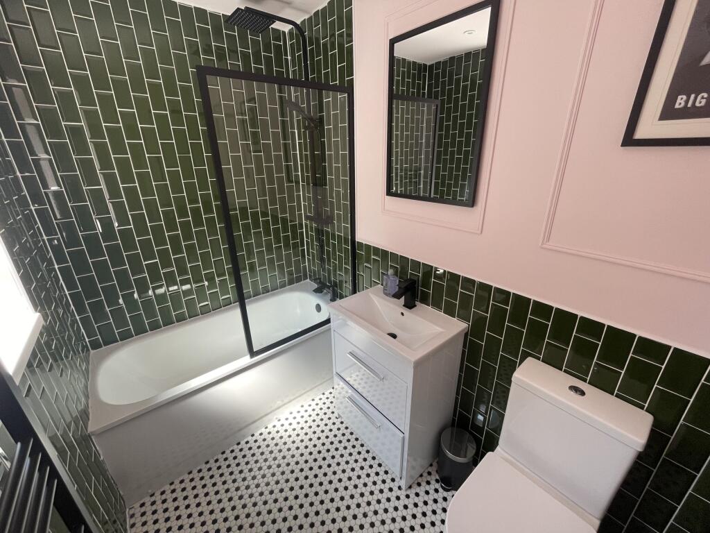62 Park Street - Bathroom.jpeg