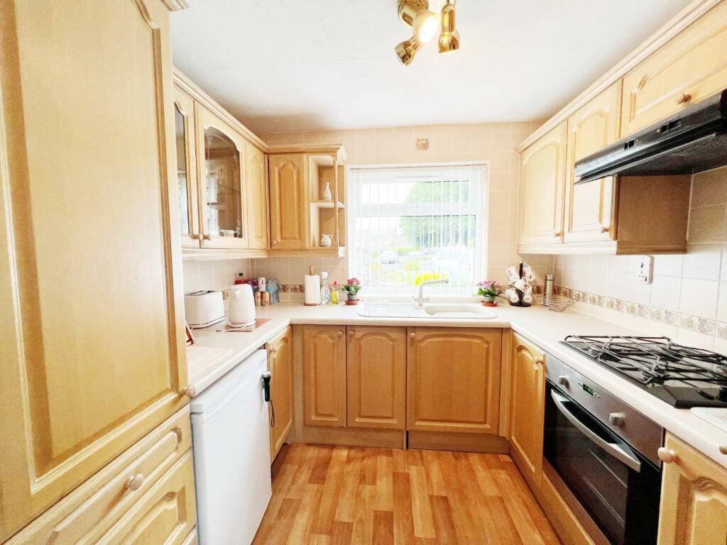 Kitchen pic 1.jpg
