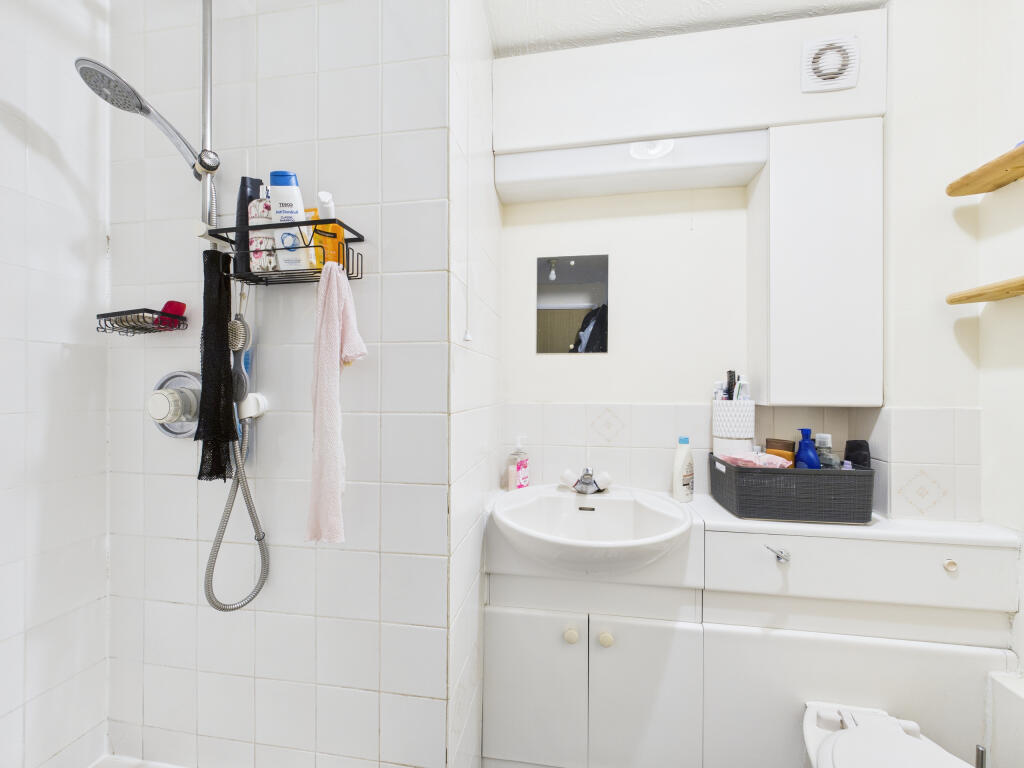 CAM01354G0-PR0581-STILL001