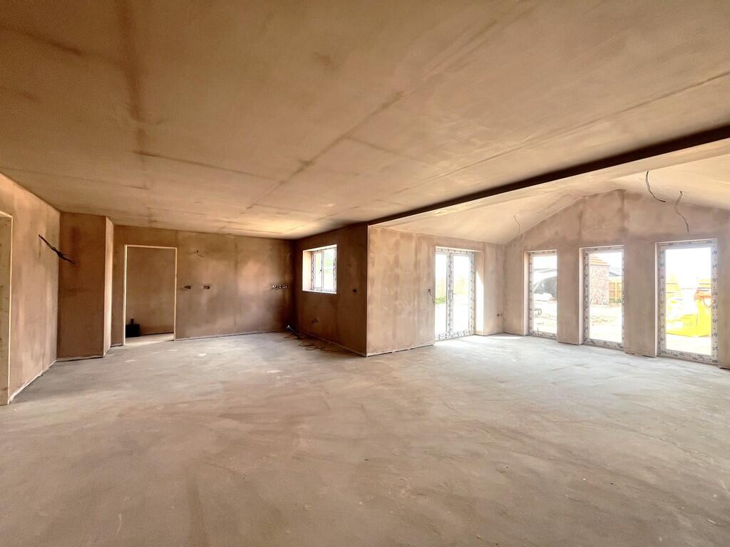 Kitchen/dining/fa...