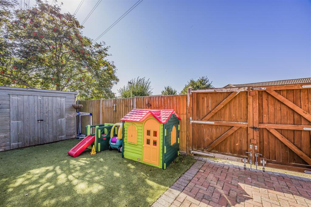 17 Kingfishers, Fareham-PorticoMarketing-SoldBy-30