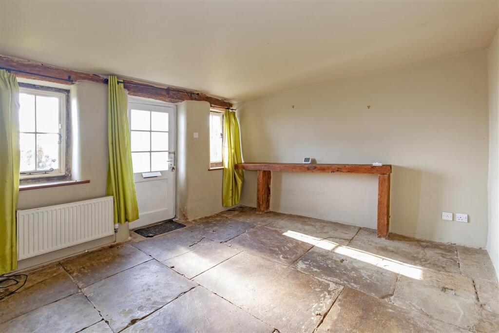 Entrance Hall-1.jpg