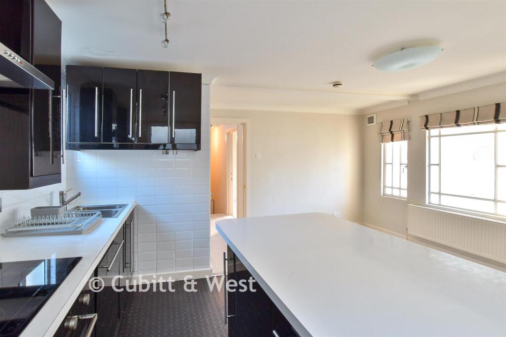 Kitchen / Lounge