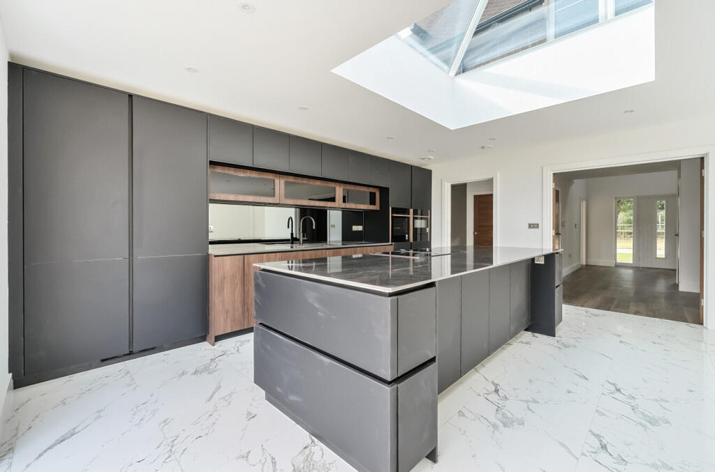 1295998-47-683044...