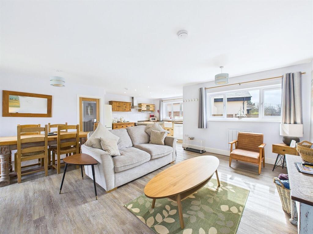 Open Plan Kitching/Living/Dining Area
