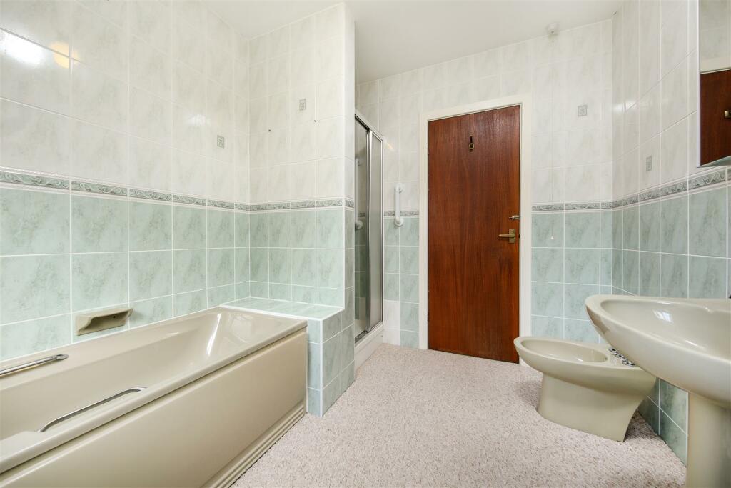 Bathroom.2.jpg