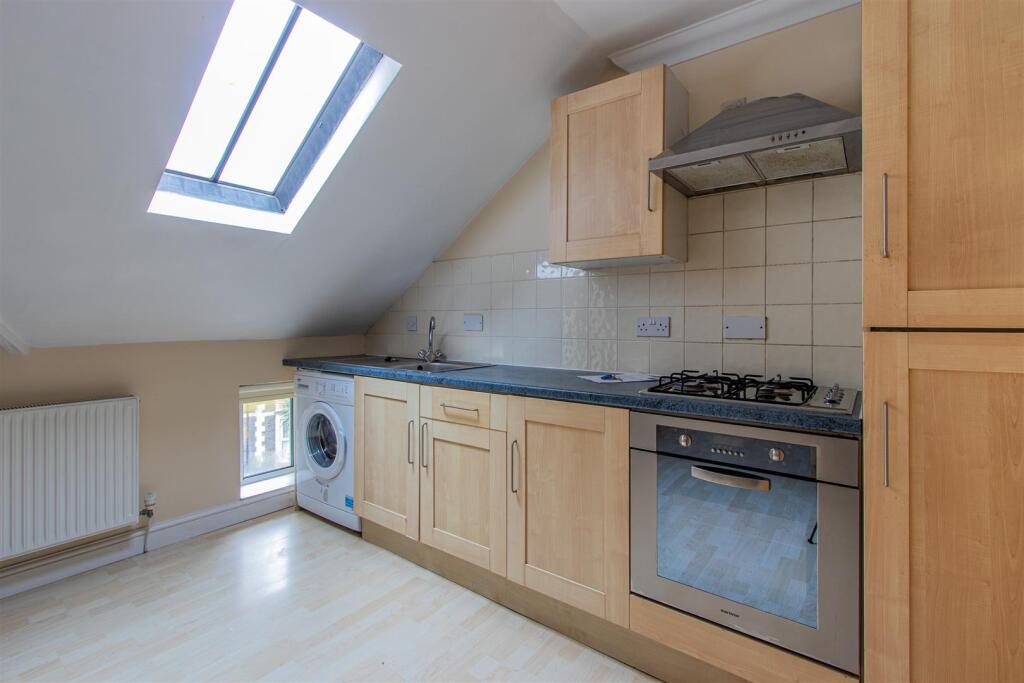 Connaught Road 86, 6-4.jpg