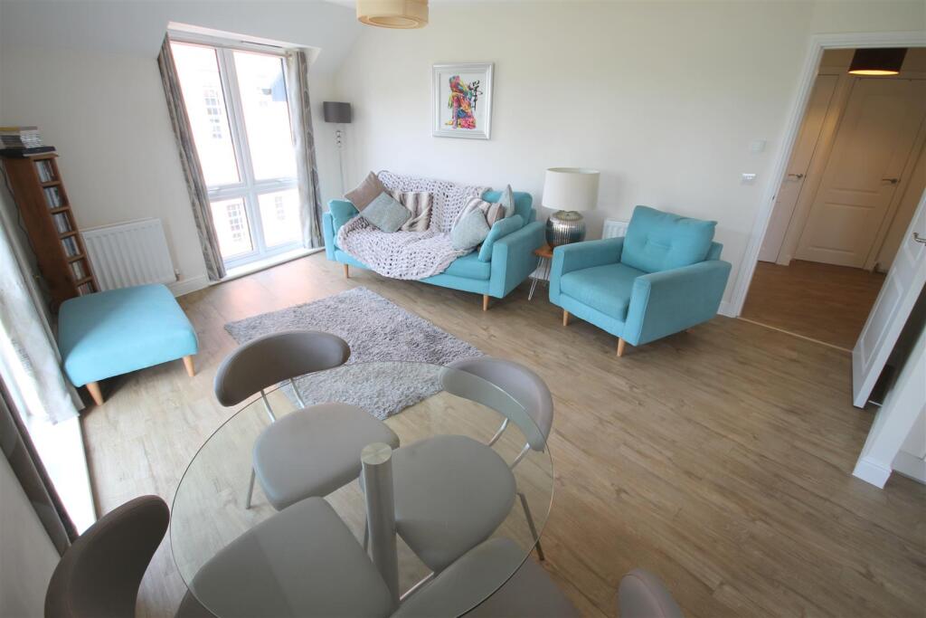 MR Living Area h.JPG