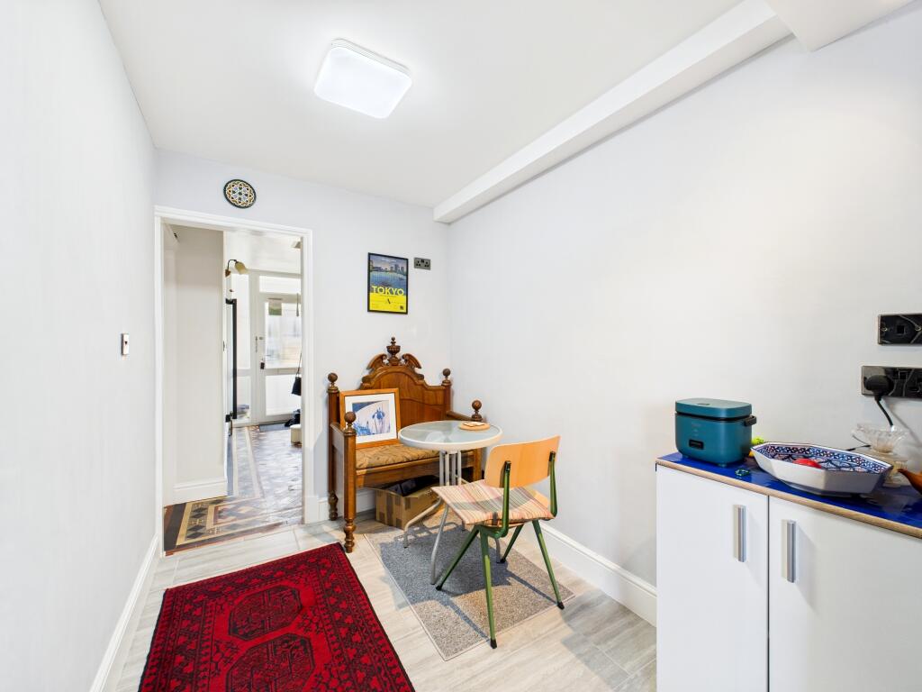 CAM05192G0-PR0185-STILL013