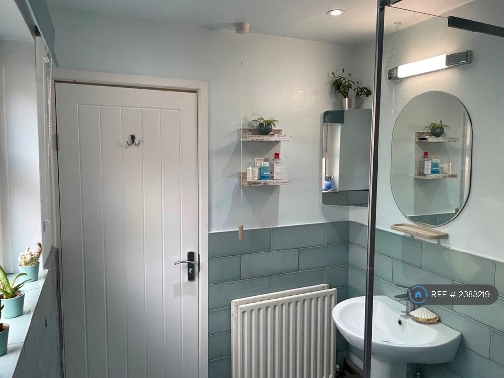 Bathroom (d/s)