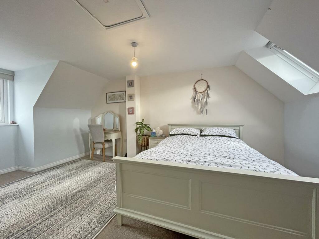 Marazion Way 16 Bed 1.jpg