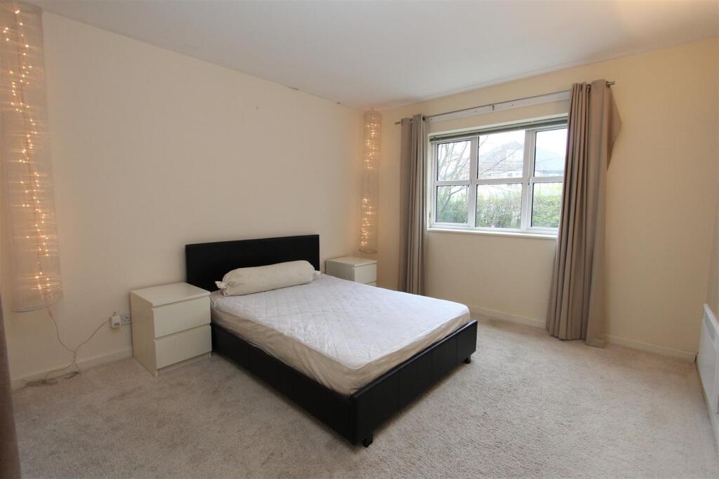 Master Bedroom.JPG