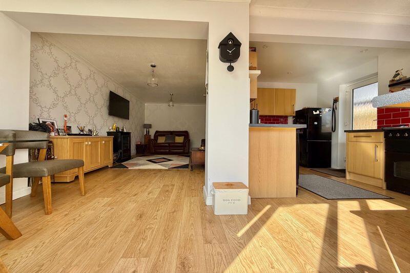 Lounge &amp; Kitchen