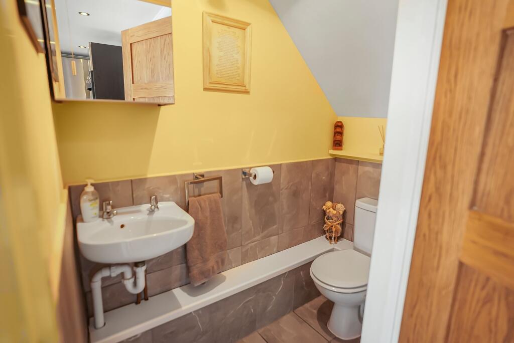 Guest Cloakroom/WC