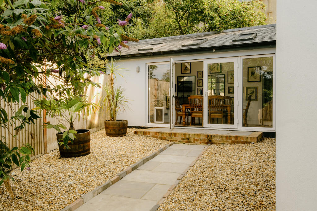 Croft-Hastings-HughendenRoad-Exterior-3