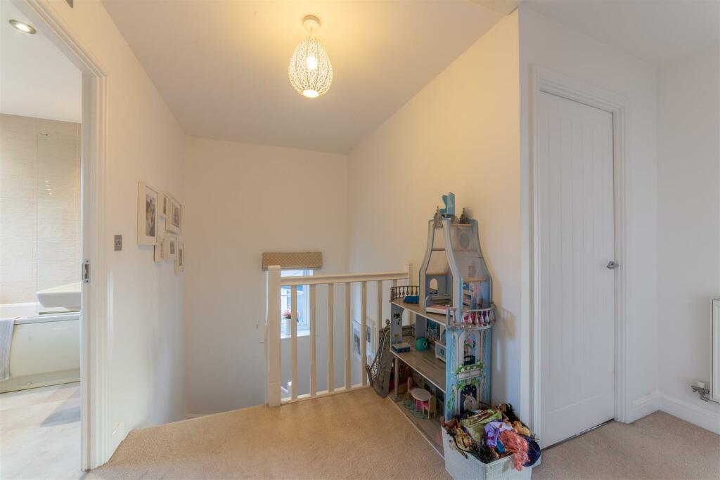 209 Cwrt Celyn-5.jpg