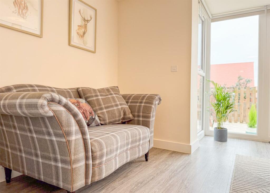 KITCHEN SOFT SEATING AREA
