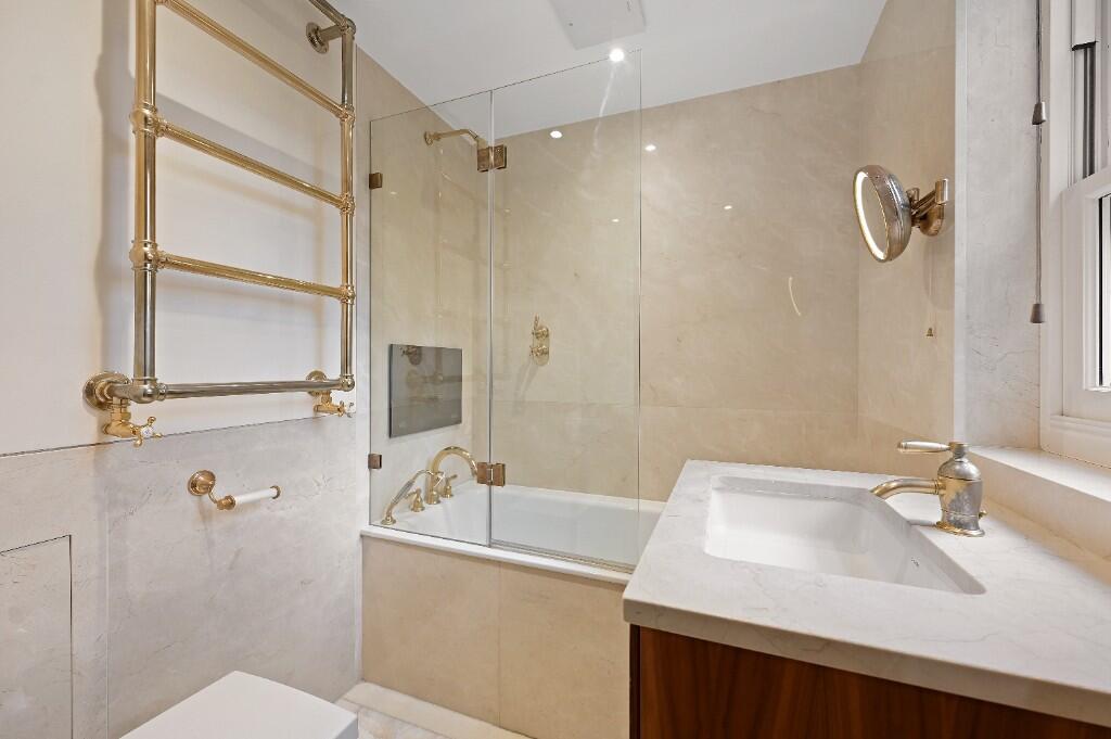 Bedroom 3 ensuite