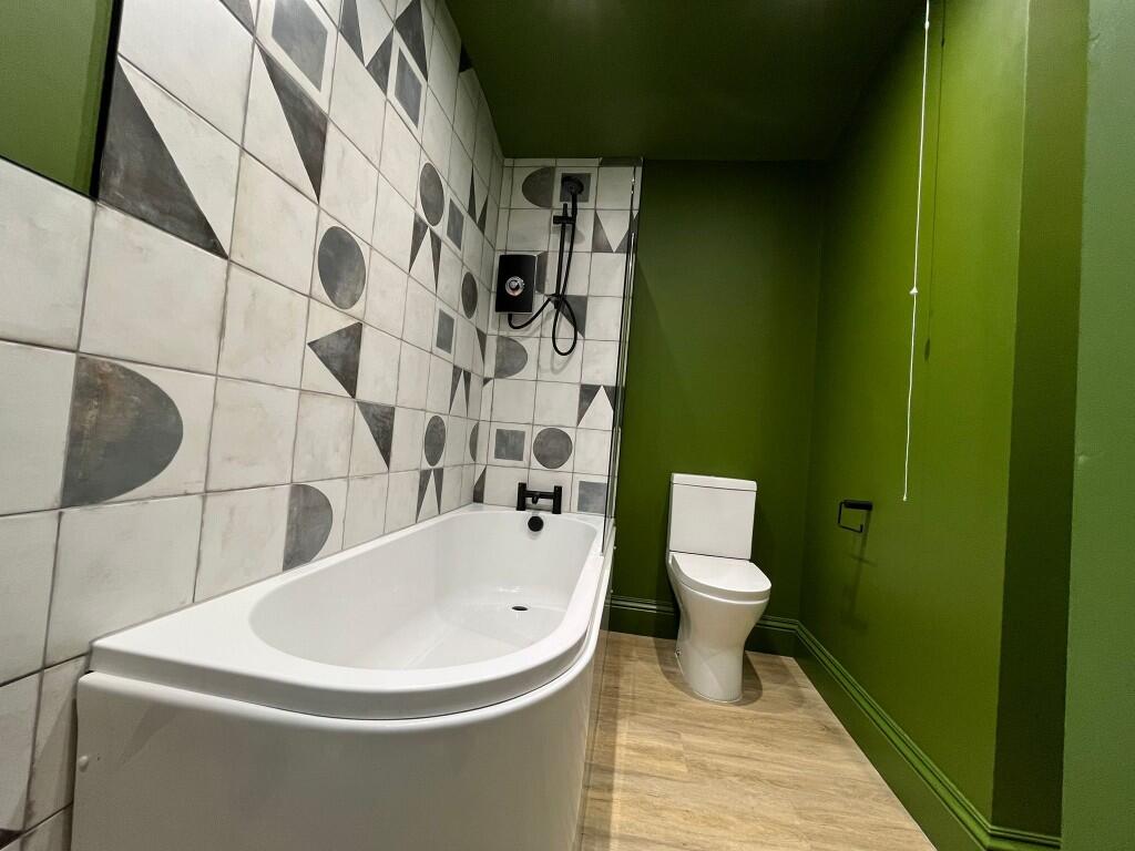 Communal Bathroom 