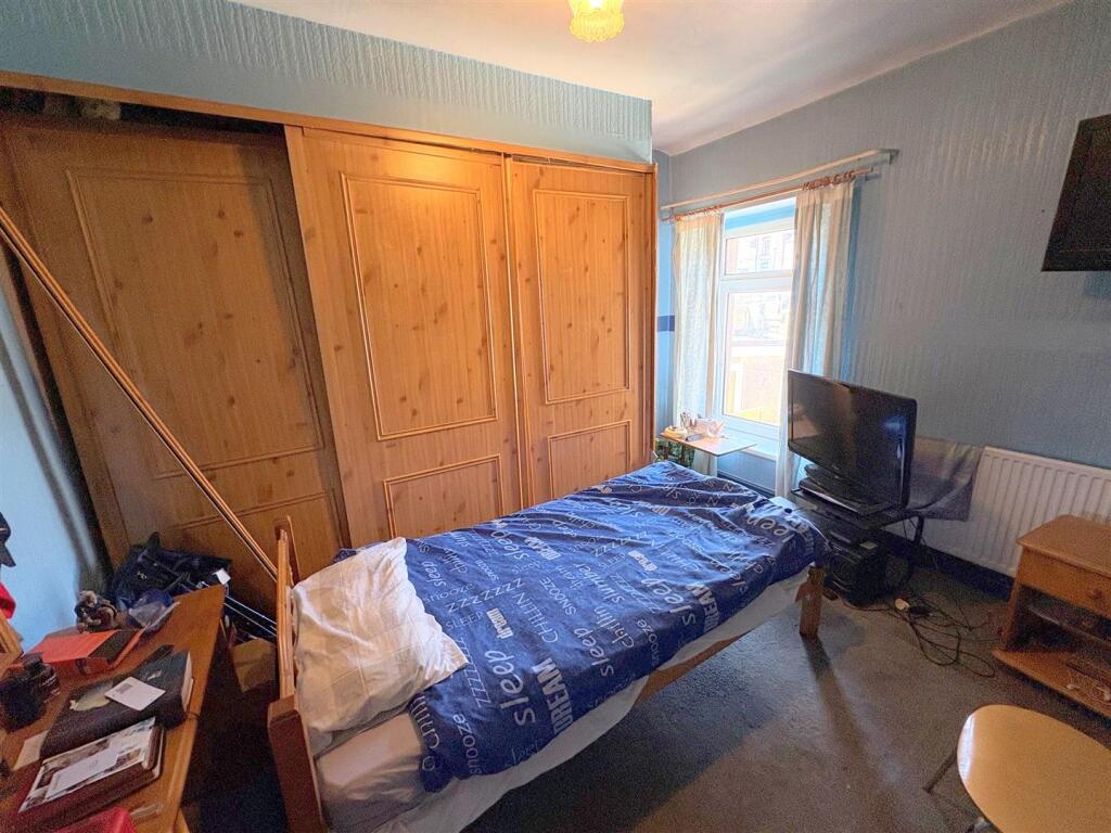 Bedroom 2a.jpg
