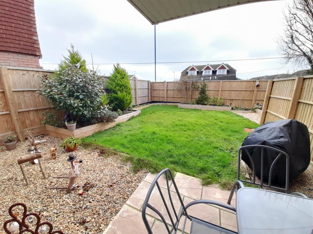 Rear garden by annexe.jpg