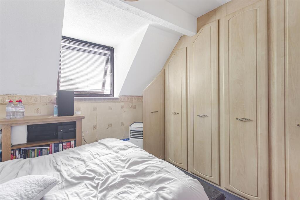 Bedroom Bedfont Green Close.jpg
