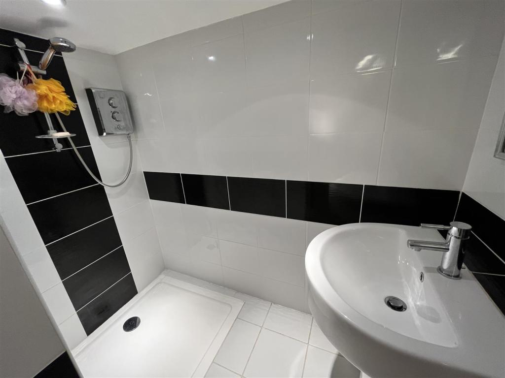 Shower Room Aspect 2.jpg