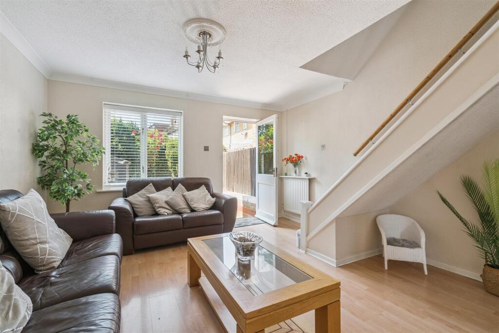 147 Sutton Common Road reception 2.jpg