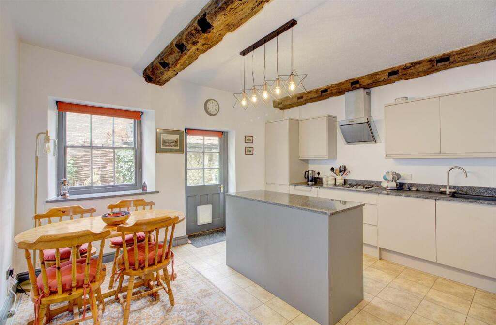 Kitchen/dininh