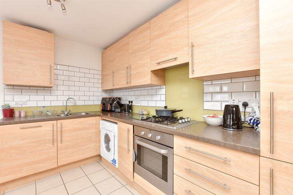 Kitchen Lounge/Dining Area