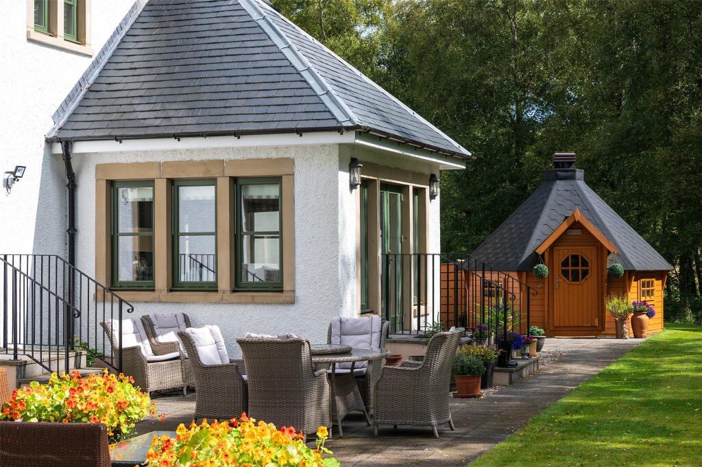 Garden, Patio &amp; Hut