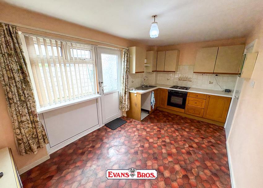 KITCHEN / BREAKFAST ROOM