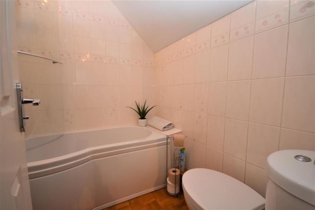 Bathroom.JPG