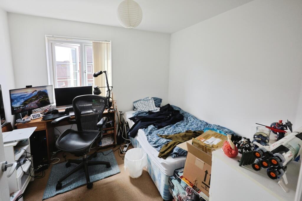 pbox-bedroom-321585.JPG