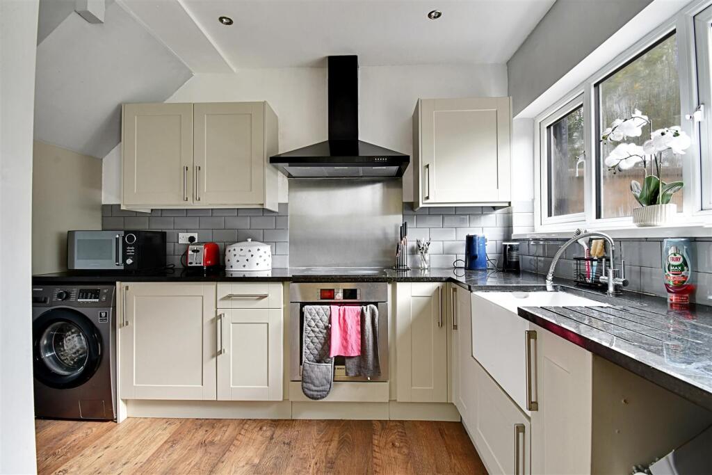 Kitchen 2.jpg