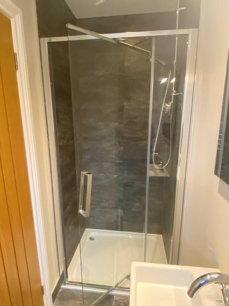 Ensuite to bedroom 2