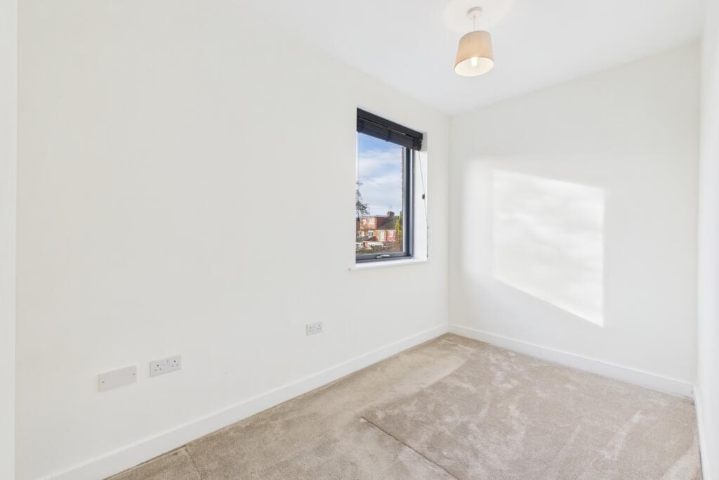 CAM03162G0-PR0365-STILL015