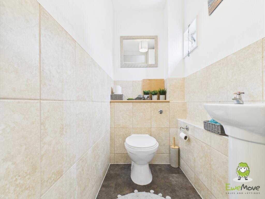 Ewemove Basingstoke Gainsborough Road Cloakroom