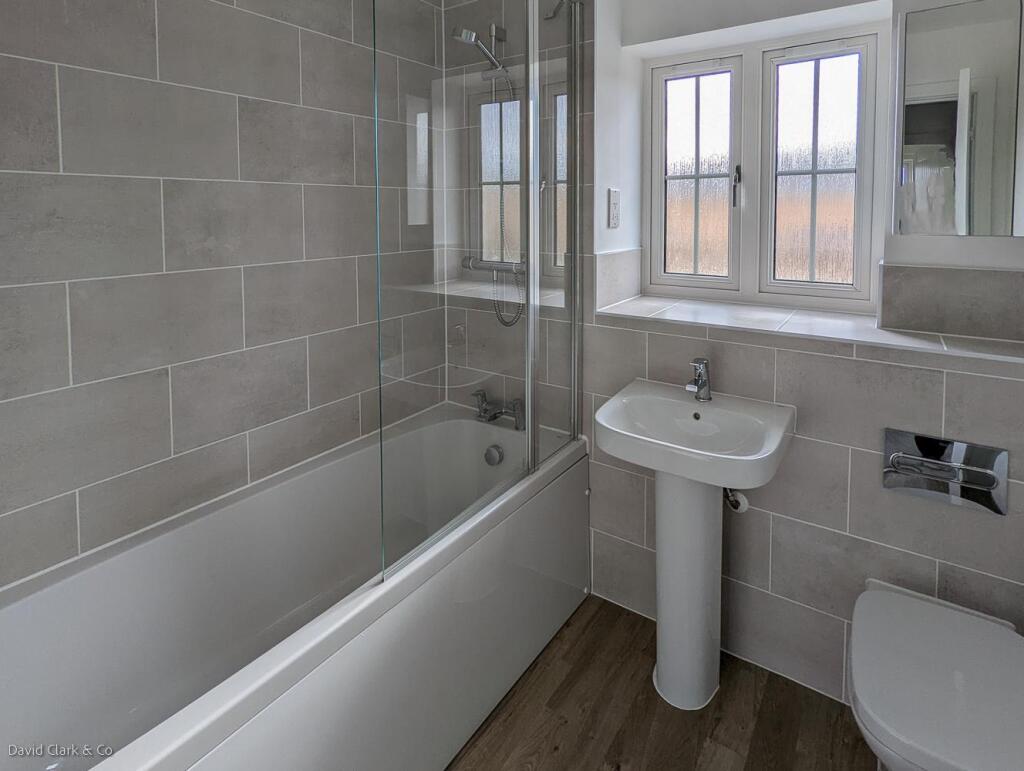 Bathroom 1.jpg