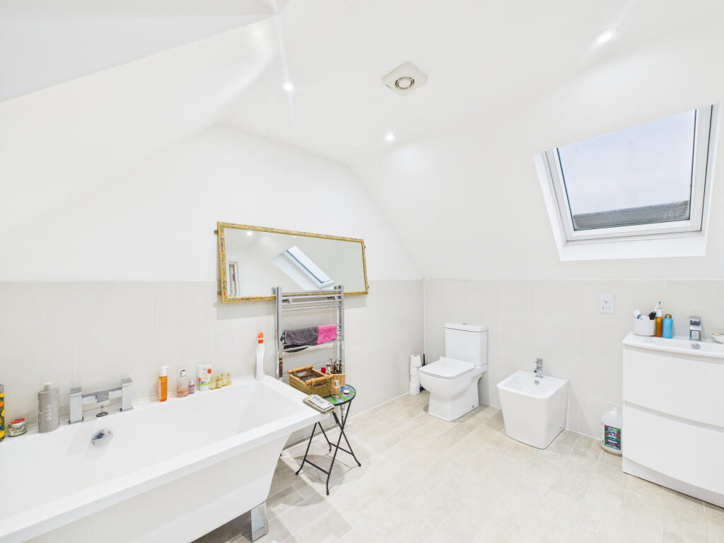 CAM02909G0-PR0507-STILL005