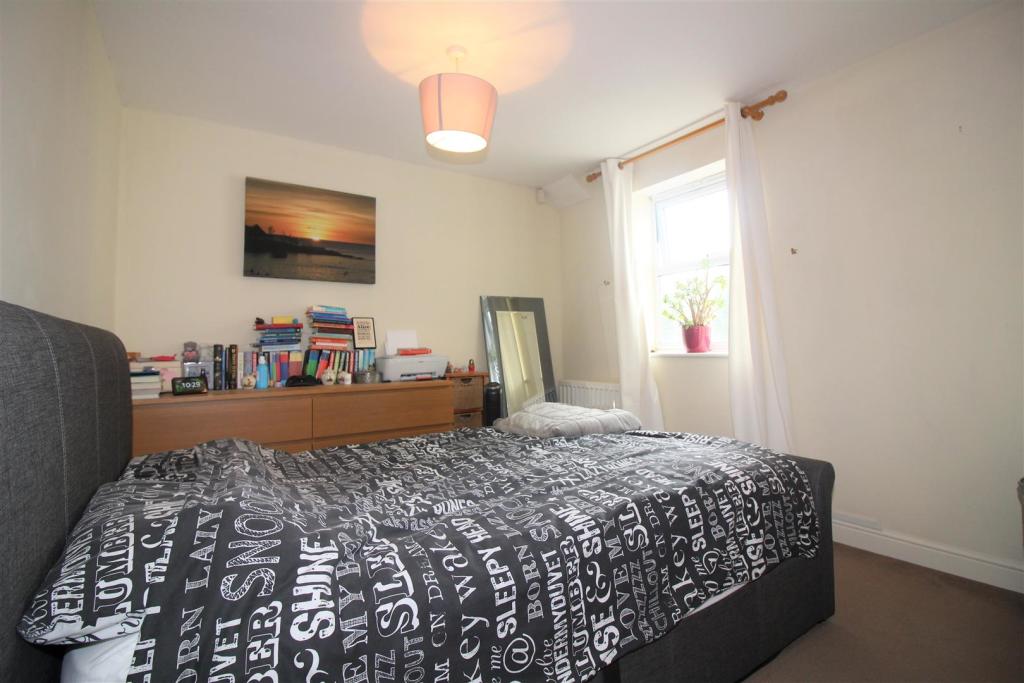 bed 1.jpg