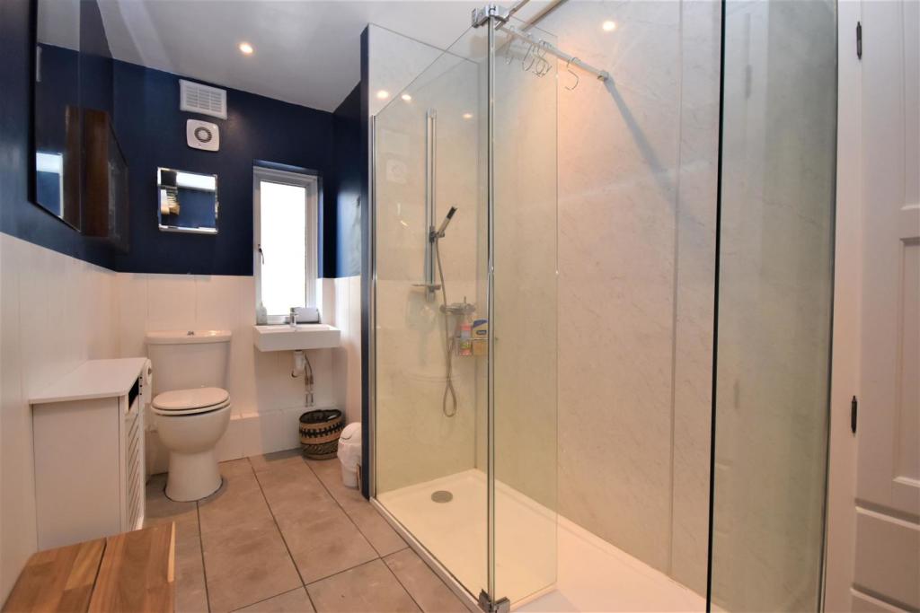 Shower Room.JPG