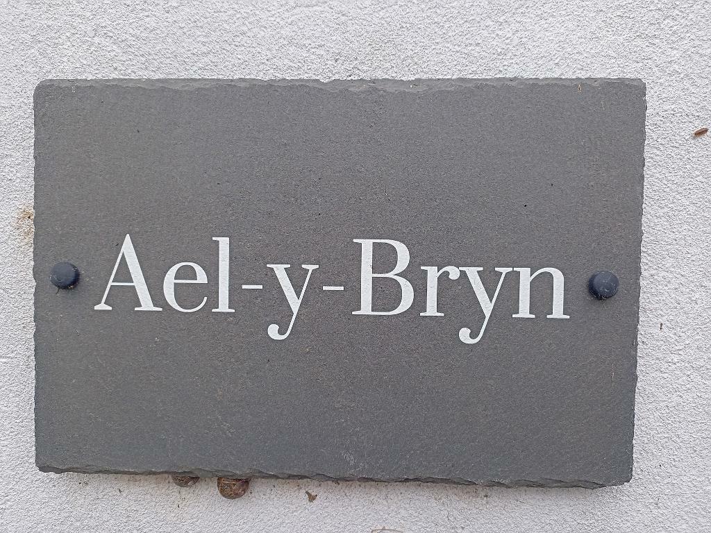 Ael y Bryn