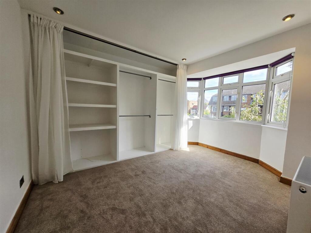 bedroom1.jpg