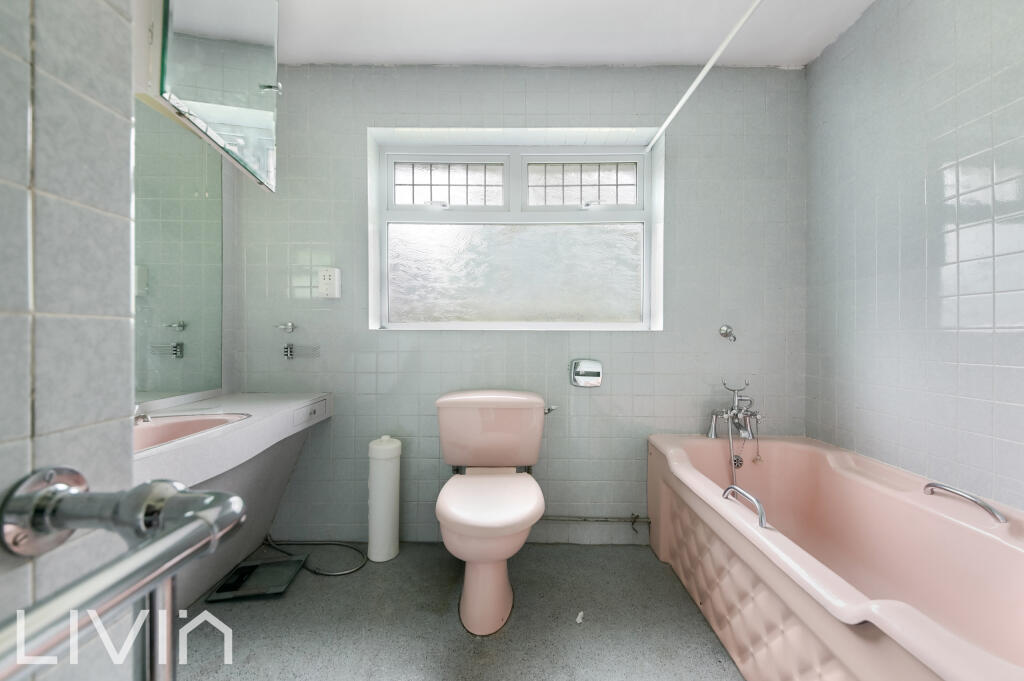 WOODCOTE PARK AVENUE,1A-26