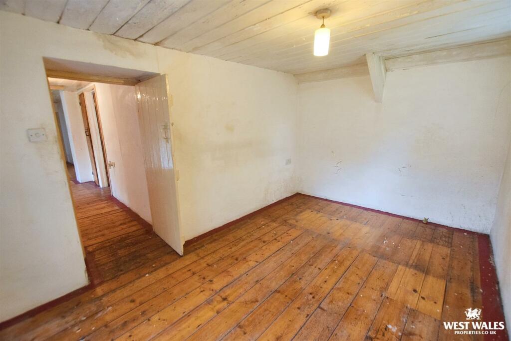 Upstairs Bedroom (4)