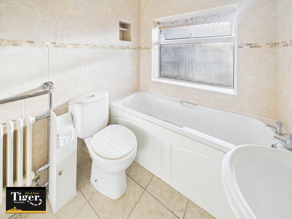 CAM02176G0-PR0772...