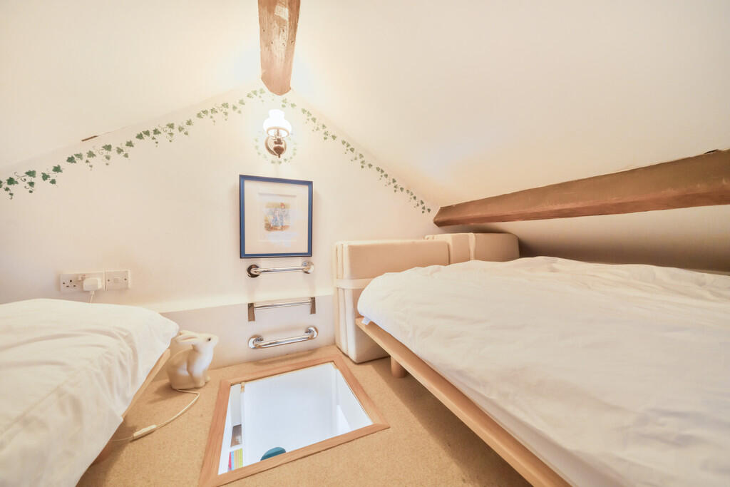 Mezzanine (in use...