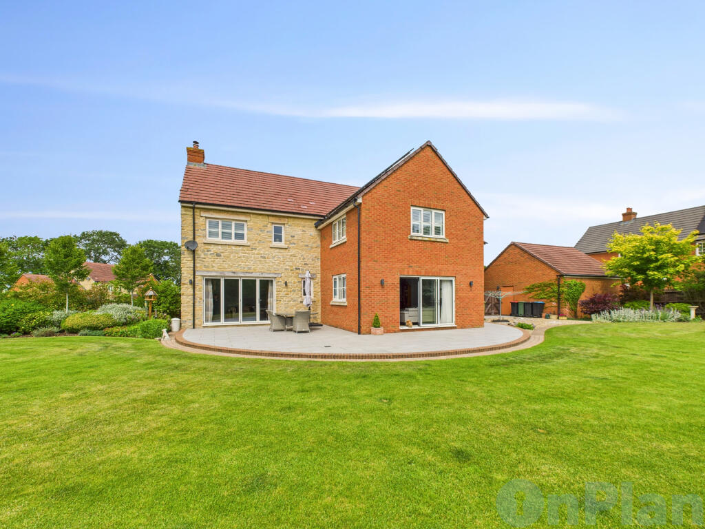 CAM04024G0-PR0028-STILL021